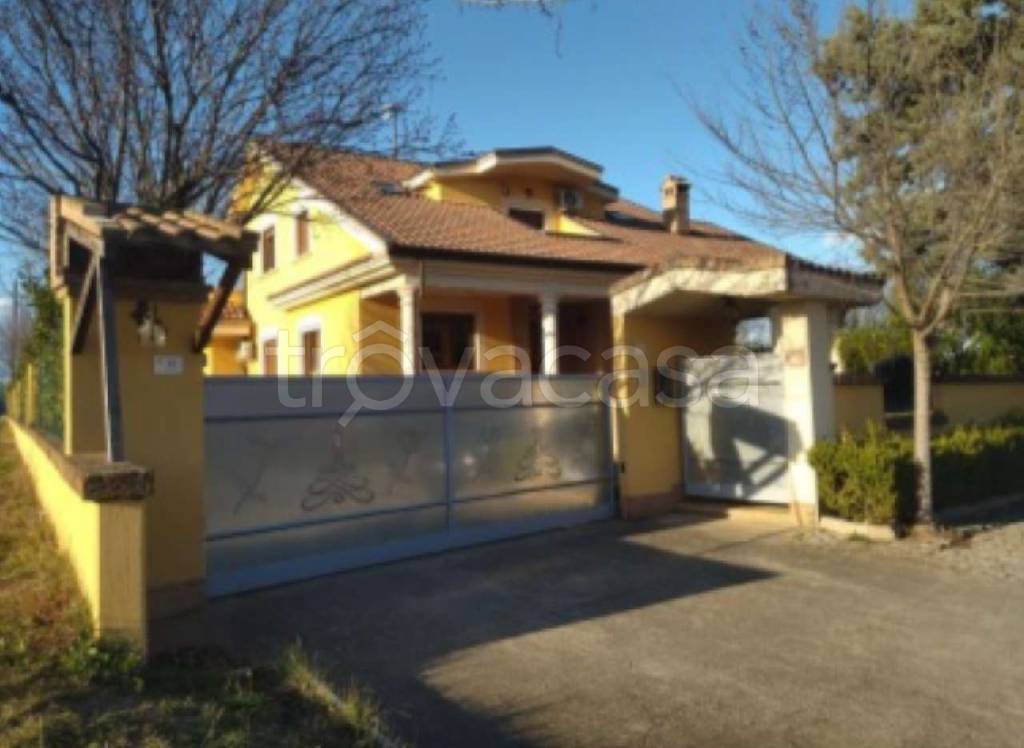 casa indipendente in vendita a Nocciano in zona Fonteschiavo