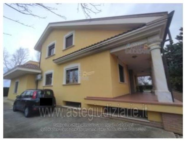 casa indipendente in vendita a Nocciano in zona Fonteschiavo