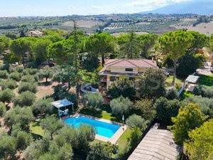 casa indipendente in vendita a Nocciano