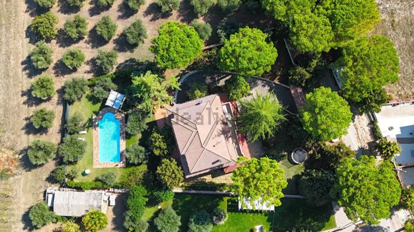 casa indipendente in vendita a Nocciano