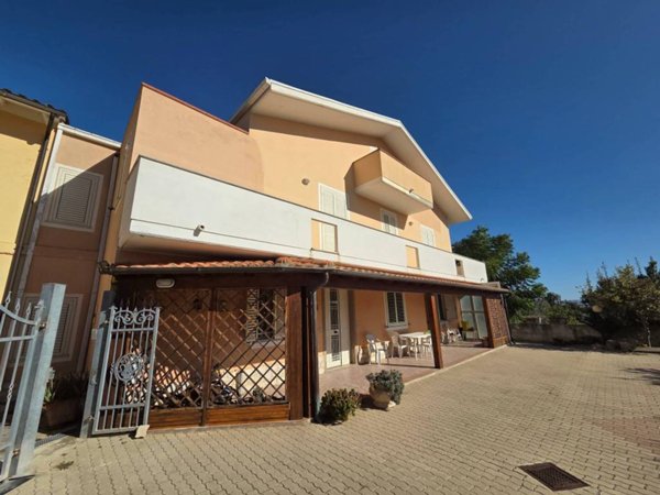 casa indipendente in vendita a Nocciano in zona Casali