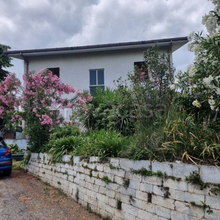 casa indipendente in vendita a Nocciano in zona Casali