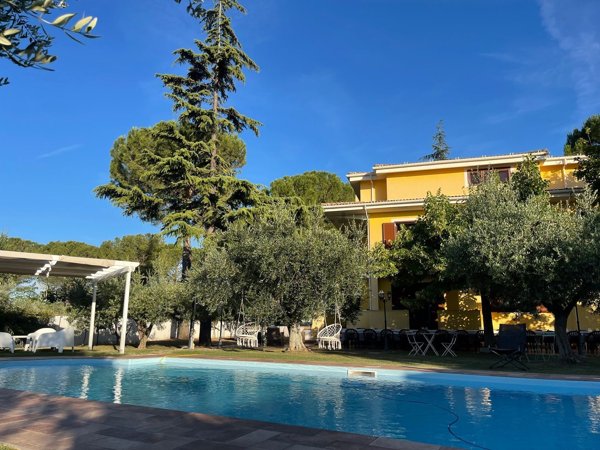 casa indipendente in vendita a Nocciano