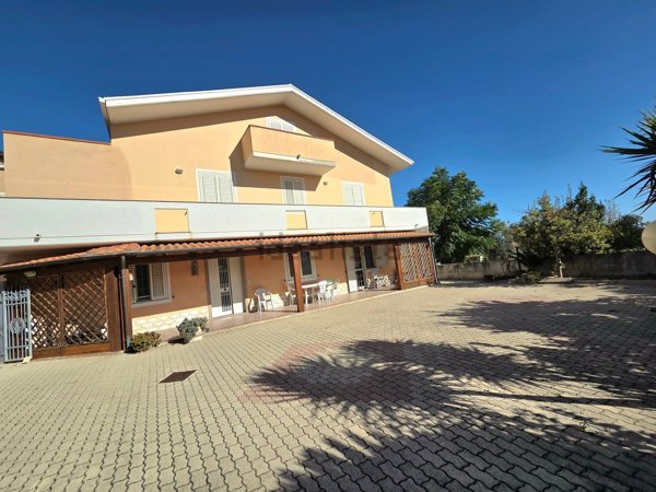 casa indipendente in vendita a Nocciano in zona Casali