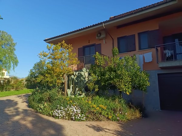 casa indipendente in vendita a Nocciano