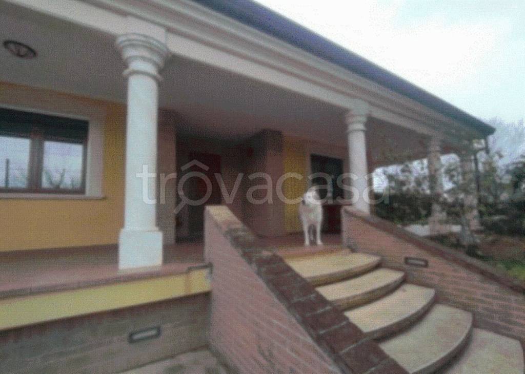 casa indipendente in vendita a Nocciano in zona Fonteschiavo