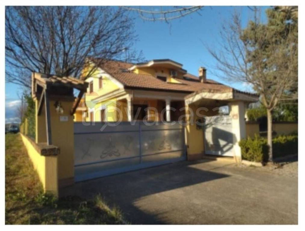 casa indipendente in vendita a Nocciano in zona Fonteschiavo