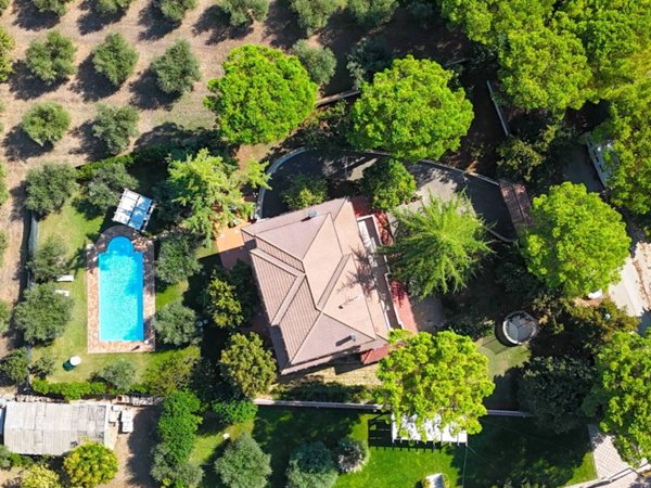 casa indipendente in vendita a Nocciano