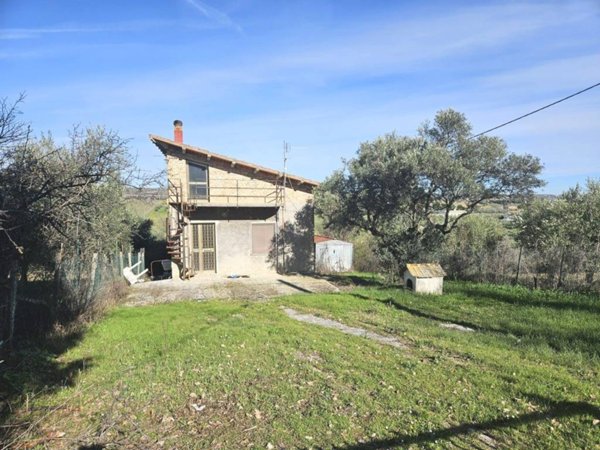 appartamento in vendita a Nocciano in zona Collina