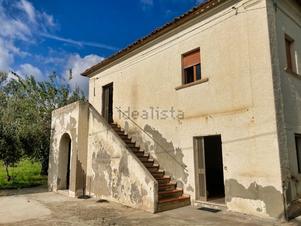 appartamento in vendita a Nocciano in zona Collina