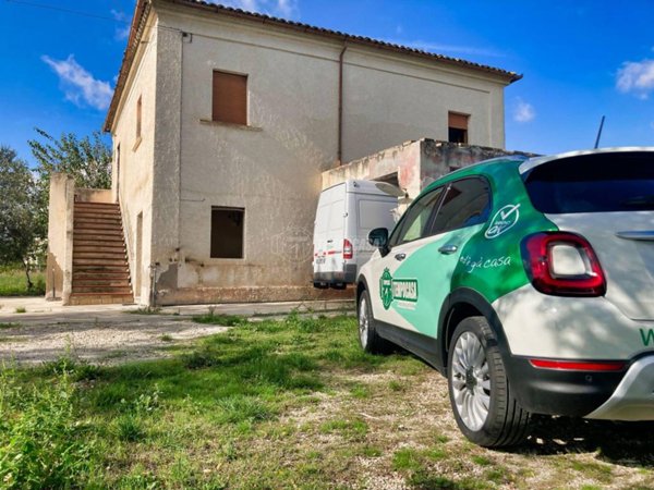 casa indipendente in vendita a Nocciano in zona Collina