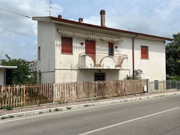 appartamento in vendita a Nocciano in zona Cerasa