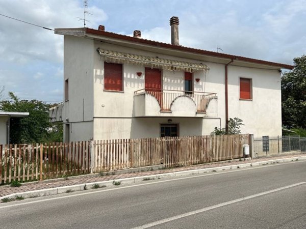 casa indipendente in vendita a Nocciano in zona Cerasa