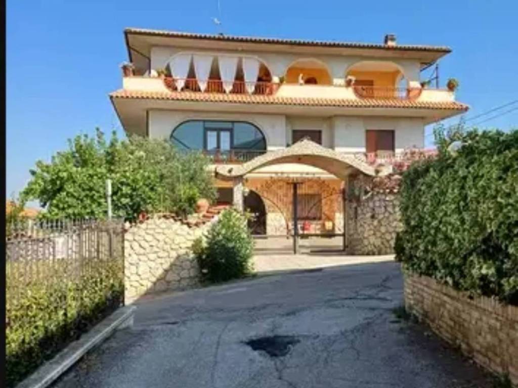 casa indipendente in vendita a Penne