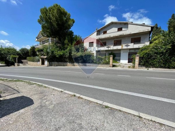 casa indipendente in vendita a Penne