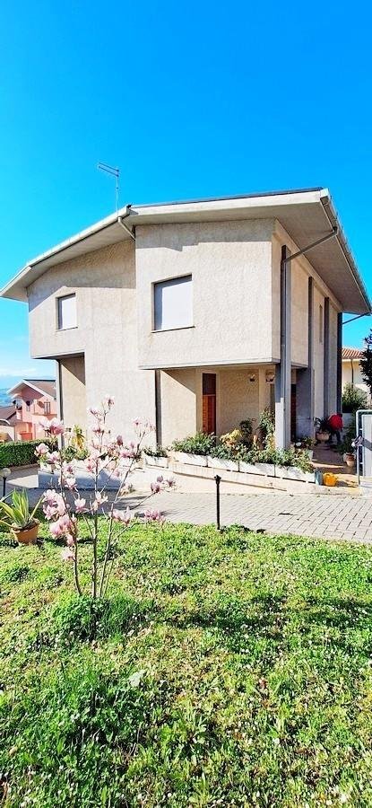 casa indipendente in vendita a Penne