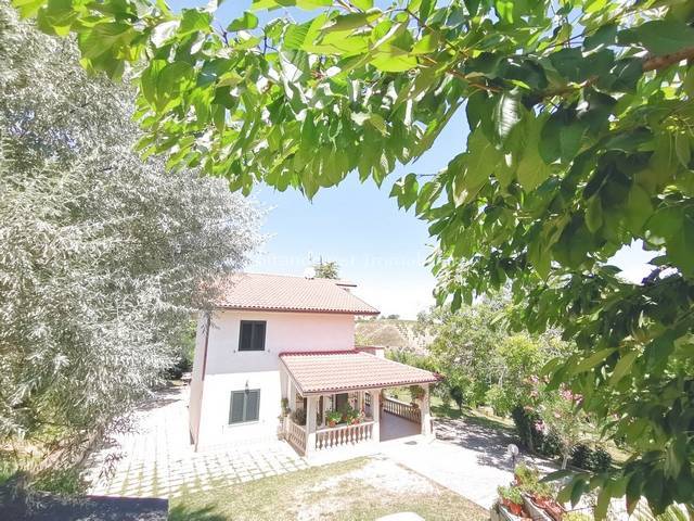 casa indipendente in vendita a Penne