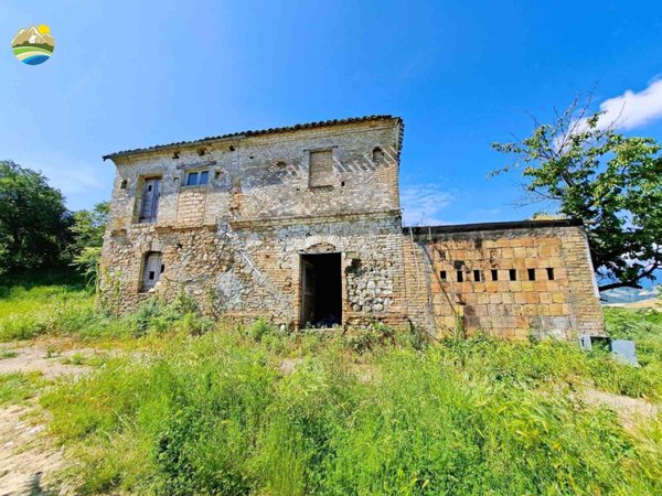 casa indipendente in vendita a Penne in zona Casale