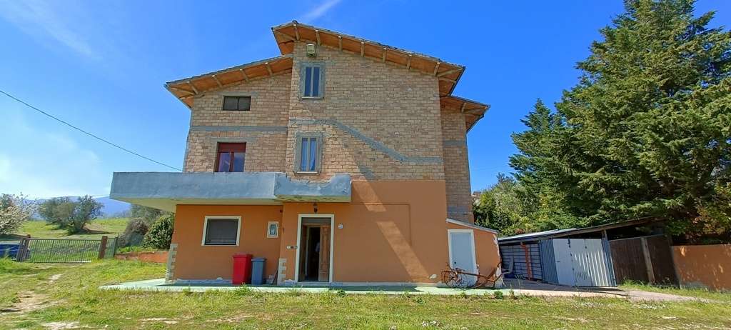 casa indipendente in vendita a Penne in zona Casale