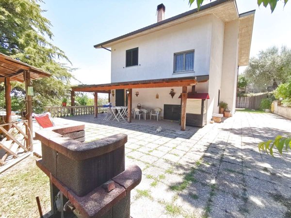 casa indipendente in vendita a Penne