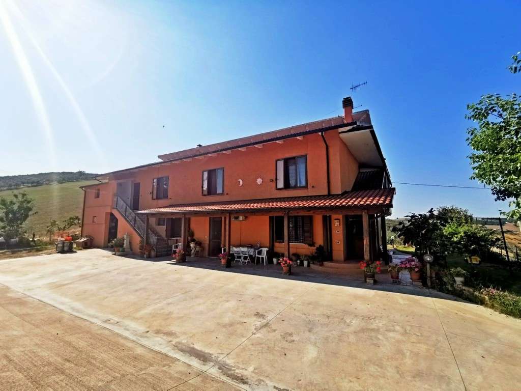 casa indipendente in vendita a Penne in zona Casale