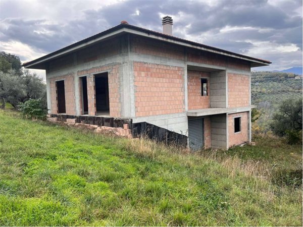 casa indipendente in vendita a Penne