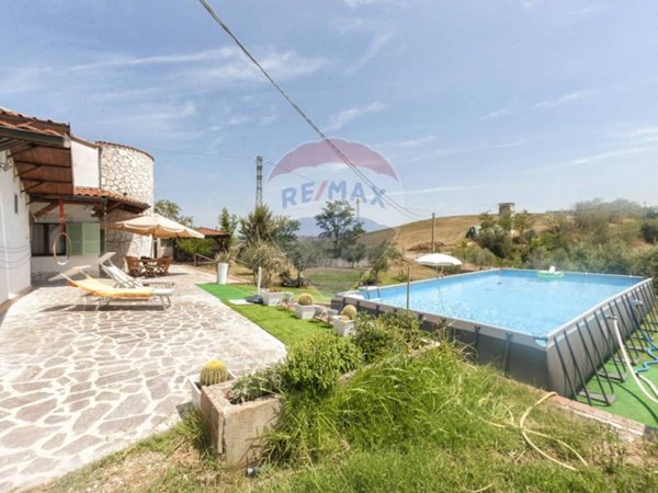 casa indipendente in vendita a Penne