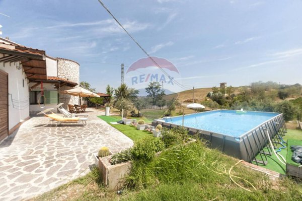 casa indipendente in vendita a Penne