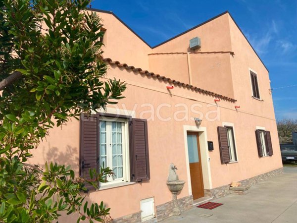 casa indipendente in vendita a Penne in zona Conaprato