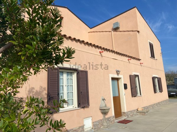 casa indipendente in vendita a Penne in zona Mallo