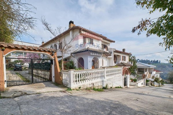 casa indipendente in vendita a Penne
