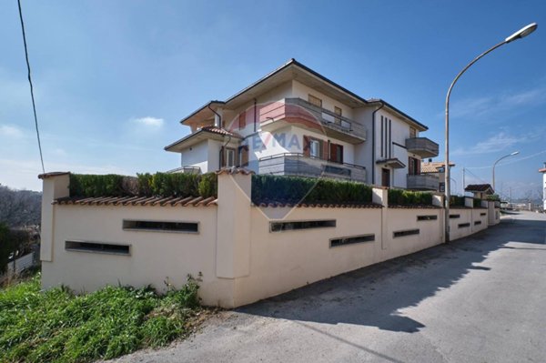 casa indipendente in vendita a Penne