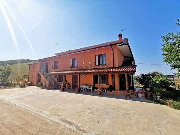 casa indipendente in vendita a Penne