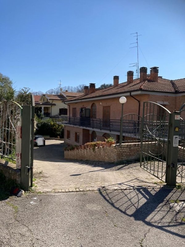casa indipendente in vendita a Penne