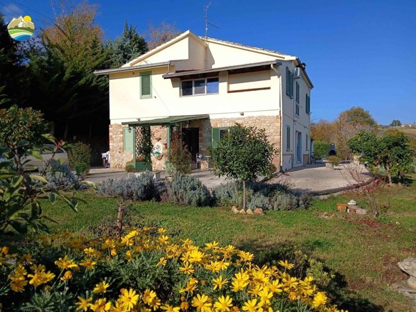 casa indipendente in vendita a Penne