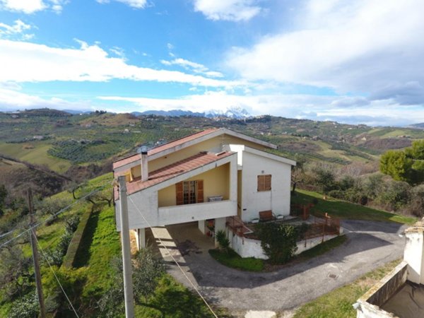casa indipendente in vendita a Penne