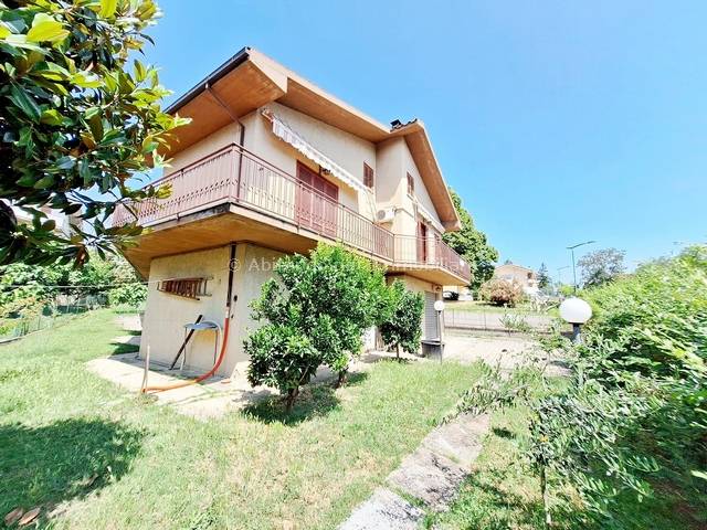 casa indipendente in vendita a Penne