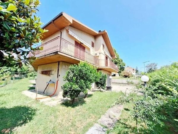 casa indipendente in vendita a Penne