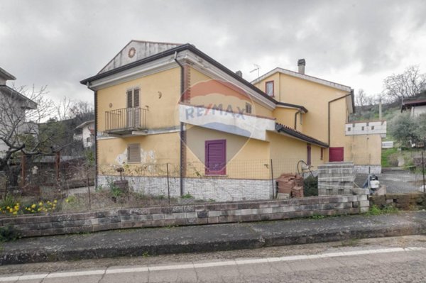 casa indipendente in vendita a Penne