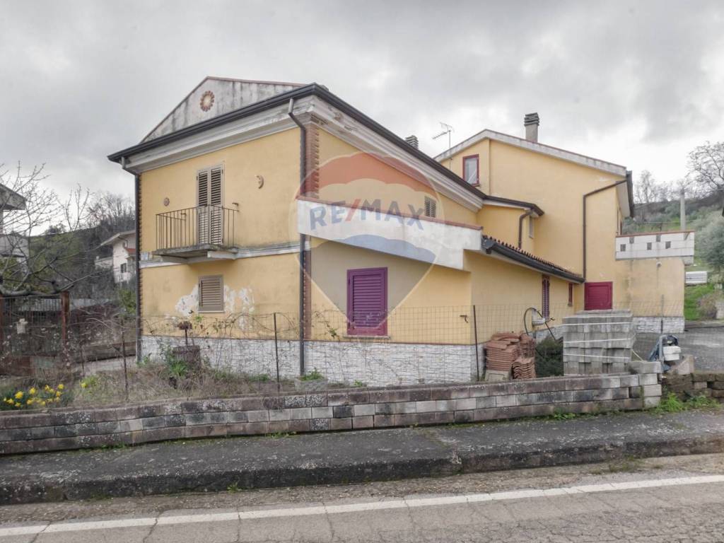 casa indipendente in vendita a Penne