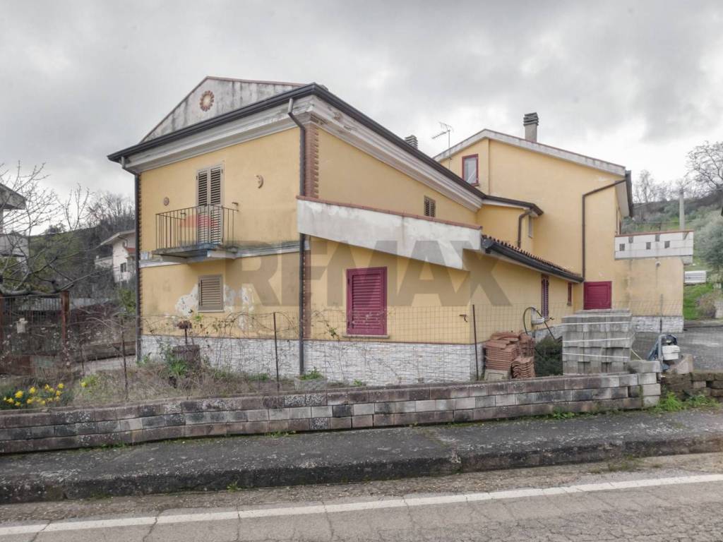 casa indipendente in vendita a Penne