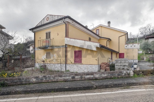casa indipendente in vendita a Penne