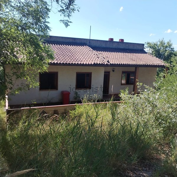casa indipendente in vendita a Penne in zona Roccafinadamo