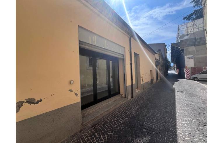 locale commerciale in vendita a Penne