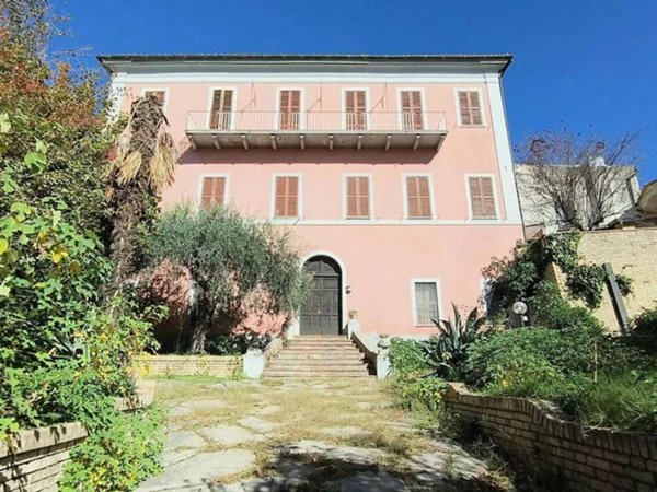 casa indipendente in vendita a Penne