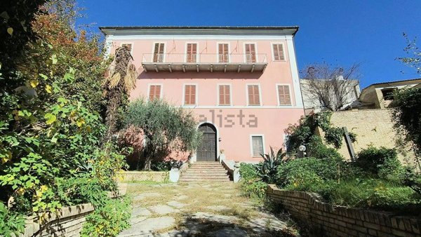 casa indipendente in vendita a Penne