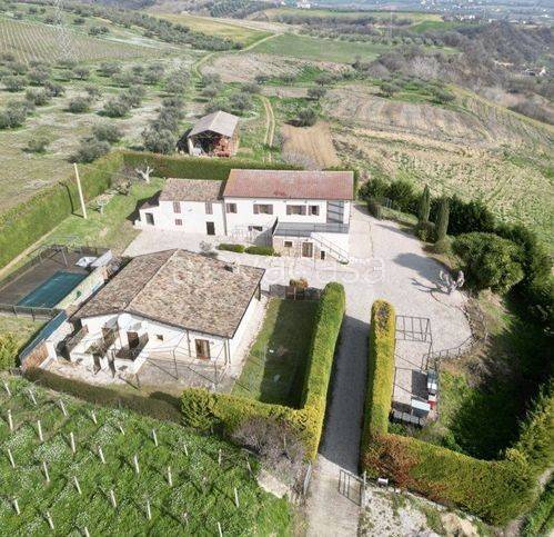 casa indipendente in vendita a Penne
