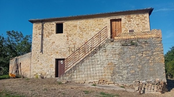 casa indipendente in vendita a Penne in zona Casale
