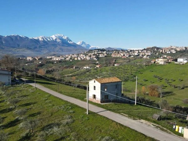 casa indipendente in vendita a Penne in zona Casale