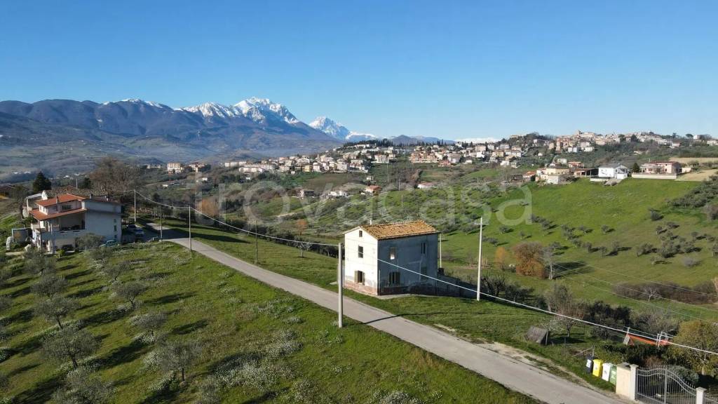 casa indipendente in vendita a Penne in zona Casale